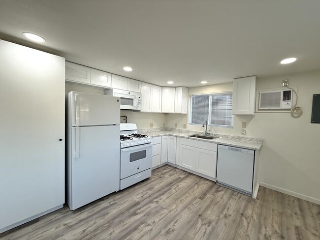 Photo - 1441 1/2 Sheridan Ave