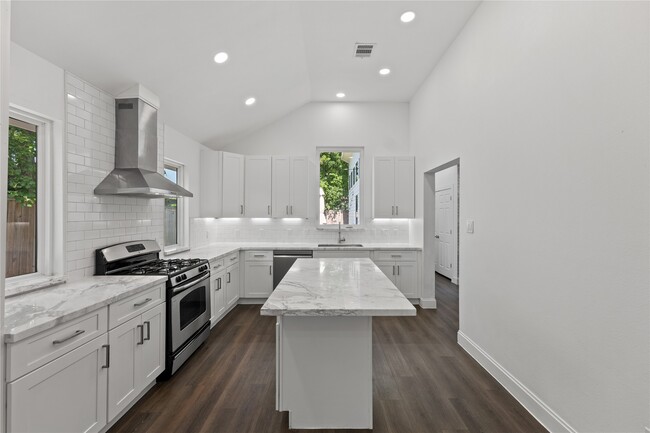 Photo - 3211 Cochran St