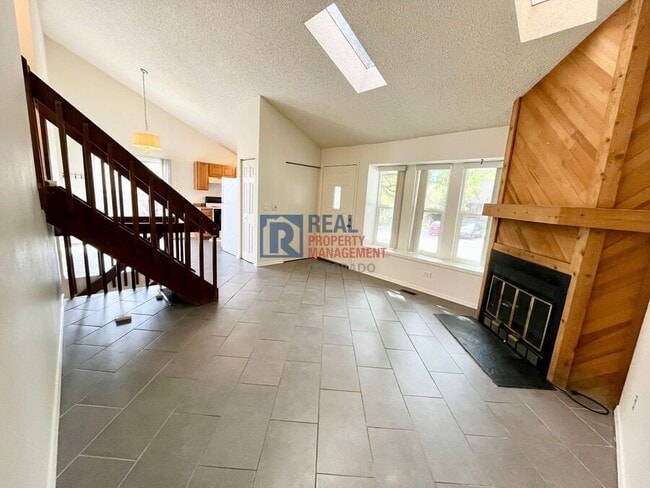 Photo - 6825 Overland Dr