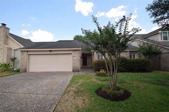 Photo - 715 Trademark Pl Casa