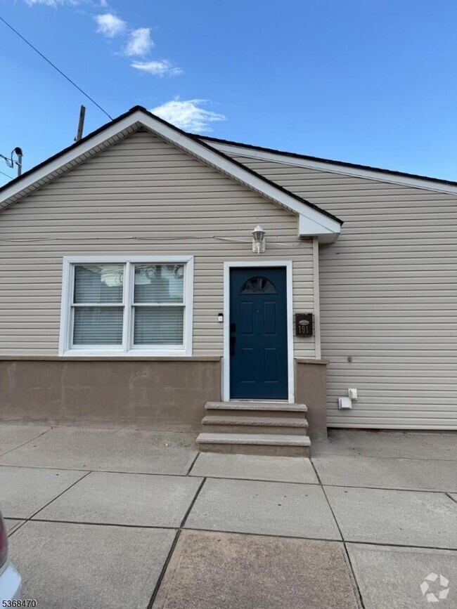 Building Photo - 191 Oakwood Ave Rental
