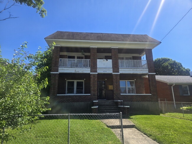 Building Photo - "Charming 2-Bed Retreat in Louisville - Cozy 700 Sq Ft at Vermont Ave!" Unit 1