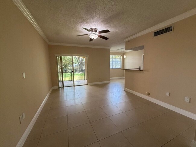 Photo - 11601 SW 2nd St Unidad 21104