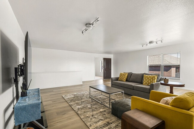 Photo - 311 Evening Grosbeak Dr Unidad SI ID1492677P