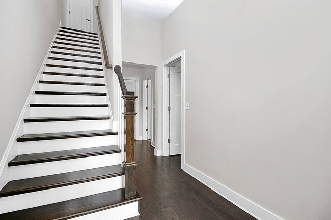 1420 W 4th St