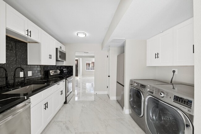 Building Photo - 7826 E Heatherbrae Ave Unit A