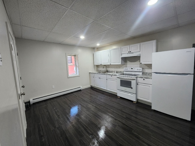 Building Photo - 44 Granite St Rental
