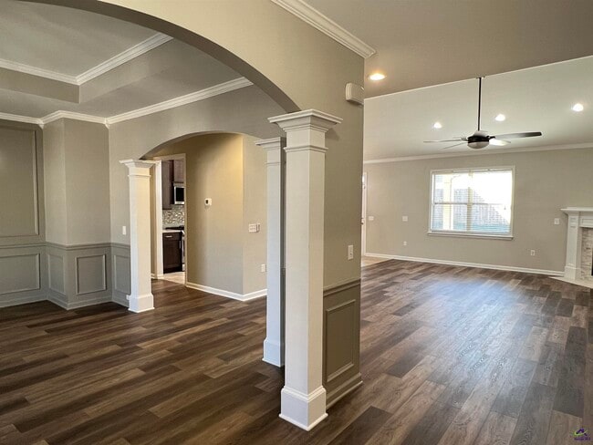 Photo - 210 Hearthwood Dr