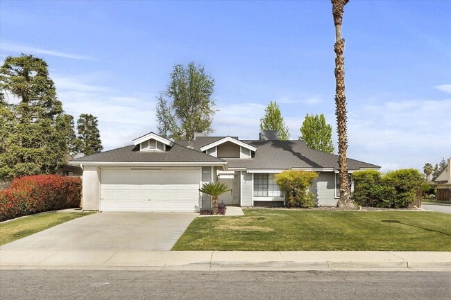 Building Photo - Beautiful 3 Bedroom, 2 Bathroom Home with Spacious Yard!