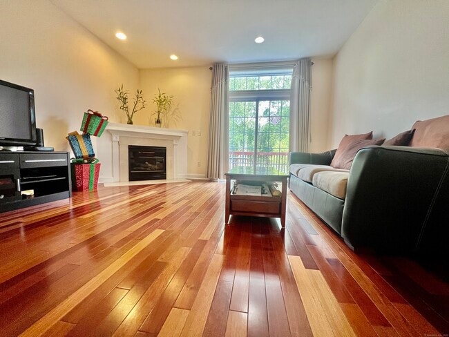 Building Photo - 291 Silver Brook Rd Unit 7 Rental