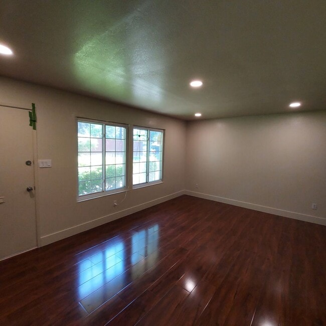 Photo - Nice 3 bedroom condo near CSUS.  Available for move in this month.