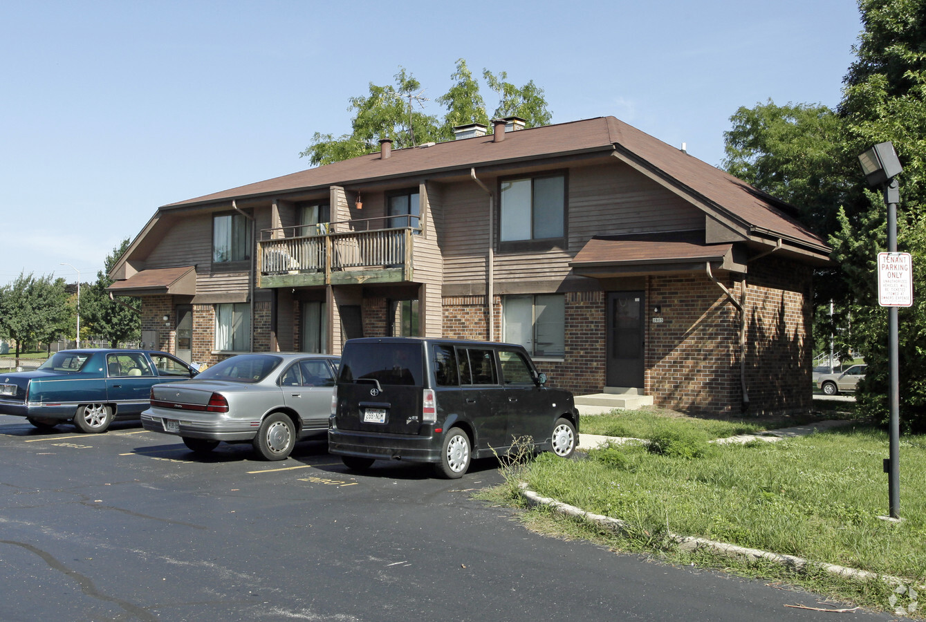 Photo - Erin Way Apartments