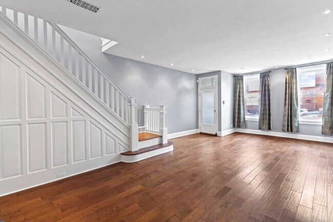 Photo - 2443 E Cumberland St