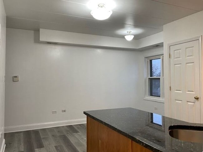 Photo - 2b1b unit in Chinatown Prime Location