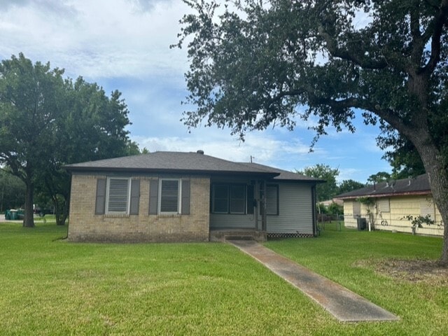 Building Photo - 2303 Oaklawn Dr Rental