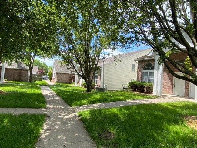 Building Photo - 28 N Cedar Lake Dr W