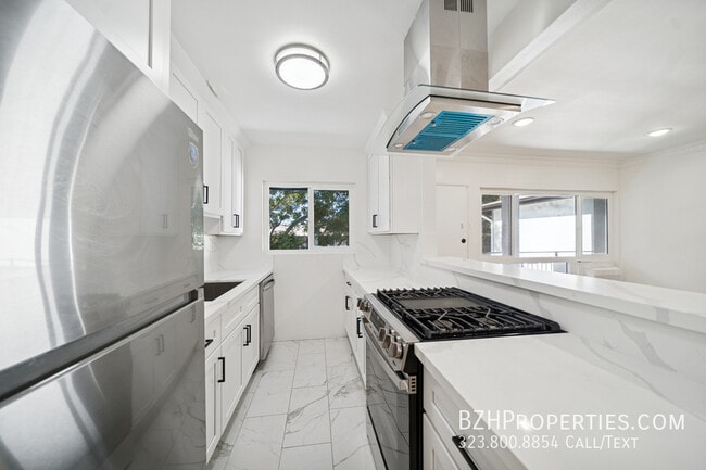 Photo - 1206 Hayworth Ave Unidad 10