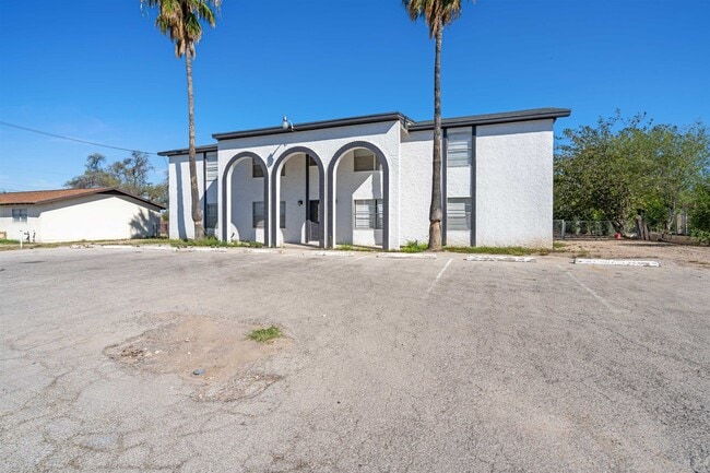 Photo - 221 Mary Lou Dr