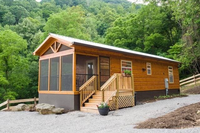 Building Photo - Cozy Cabin with beautiful mountain views! One bedroom, one bathroom!
