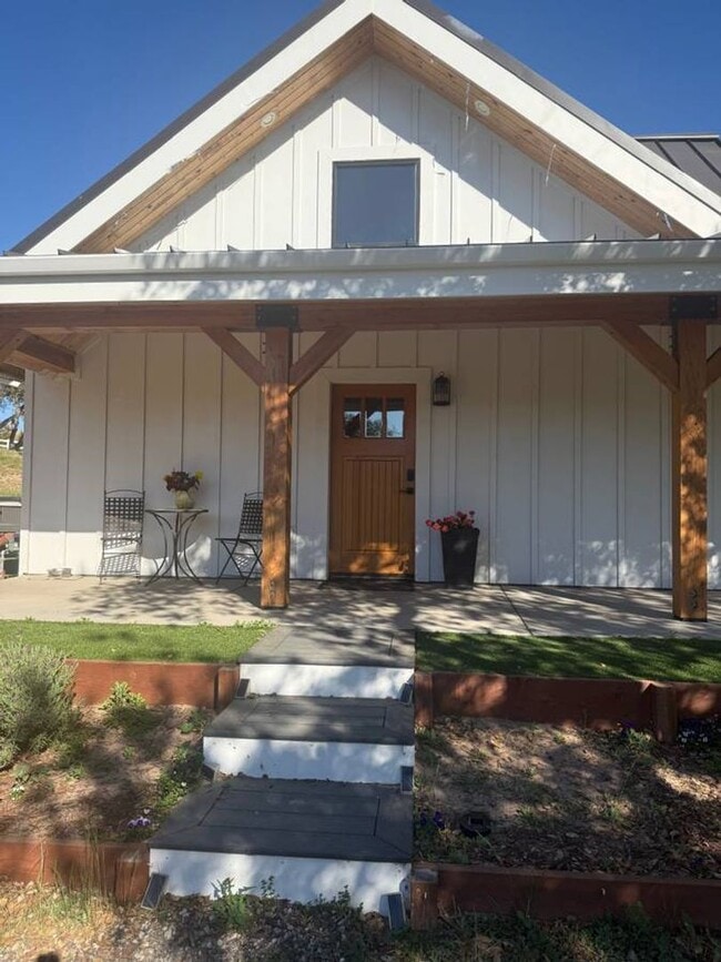 Building Photo - Brand new!