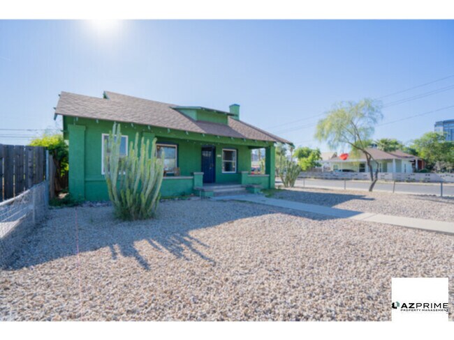 Building Photo - Charming 3/1 Historic Phoenix Home with Modern Comforts!