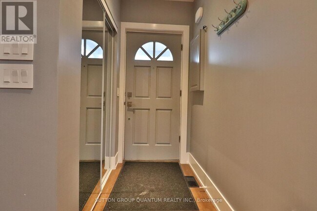 Photo - 803 Lansdowne Ave Unité Main