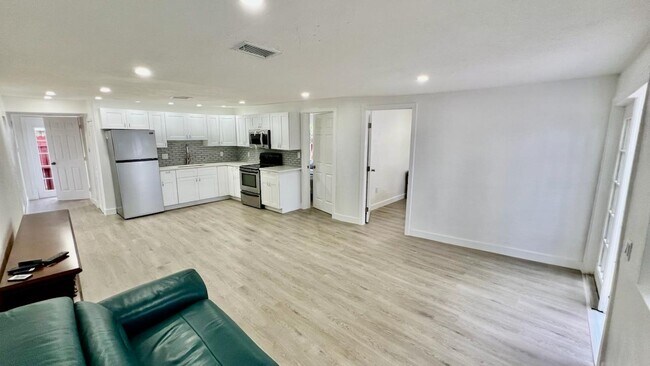 Photo - 48 SW 14th St