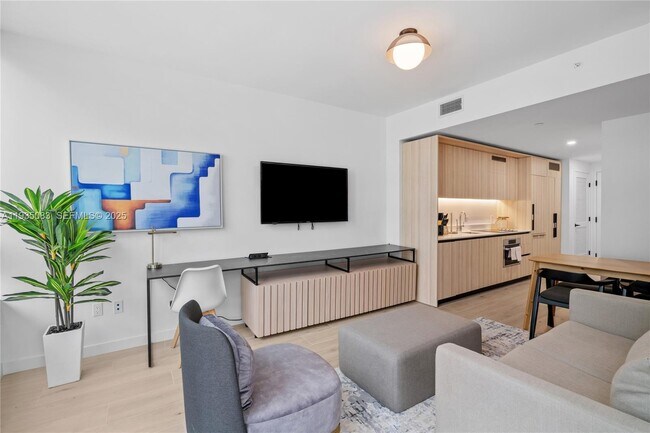 Photo - 225 N Miami Ave Unidad 2012