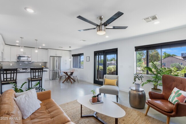 Photo - 1218 E Clarendon Ave