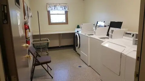 Photo - 679 S Main St