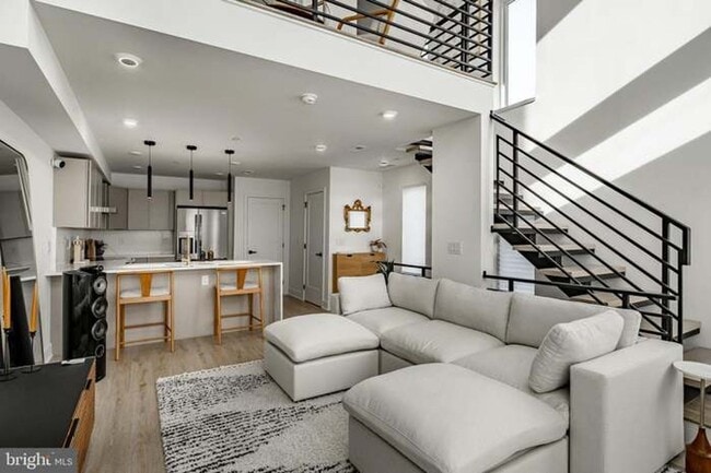 Building Photo - 2605 E Boston St Unit 2