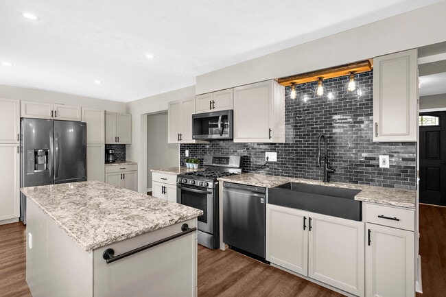 Kitchen - 754 Mulligan Ln