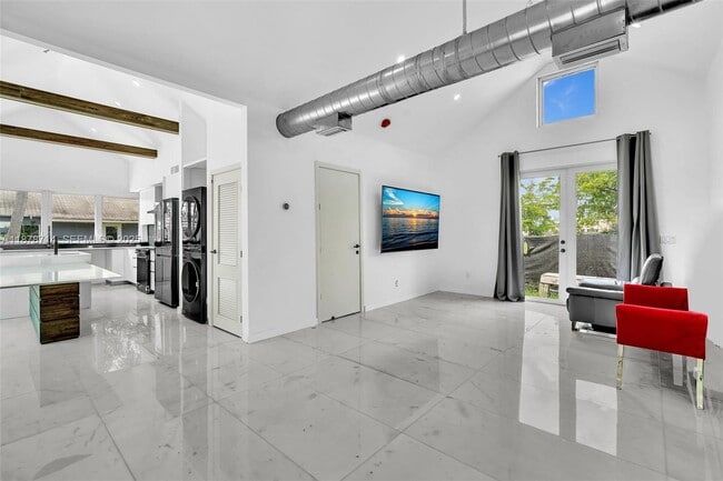 Photo - 394 SE 5th Ave Unit 396