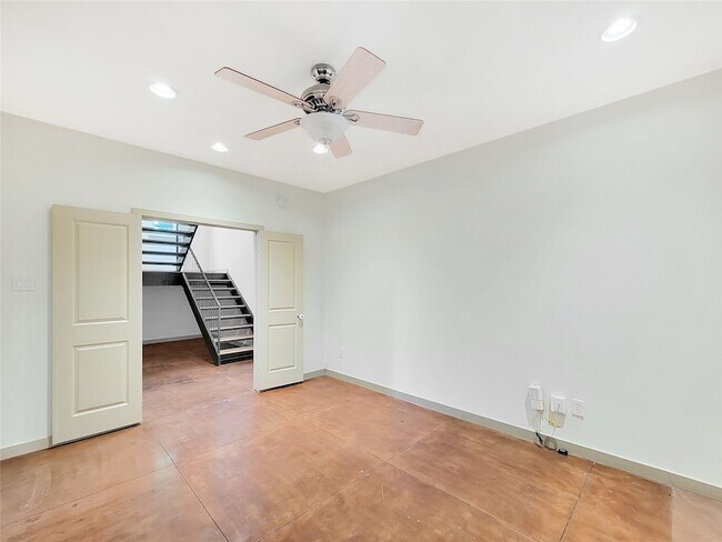 Photo - 321 E 20th St