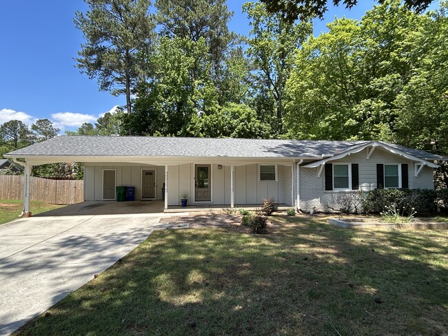 Photo - 2228 Meadowvale Dr NE House