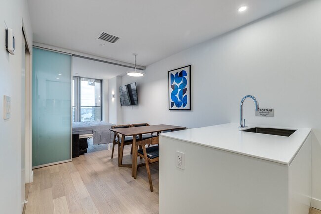 Photo - 1480 Howe St