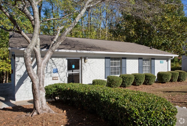 Oficina de arrendamiento - Woodland Falls Apartments