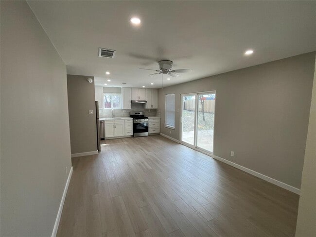 Photo - 5404 Lishill Cove