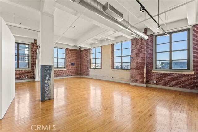 Photo - 1850 Industrial St