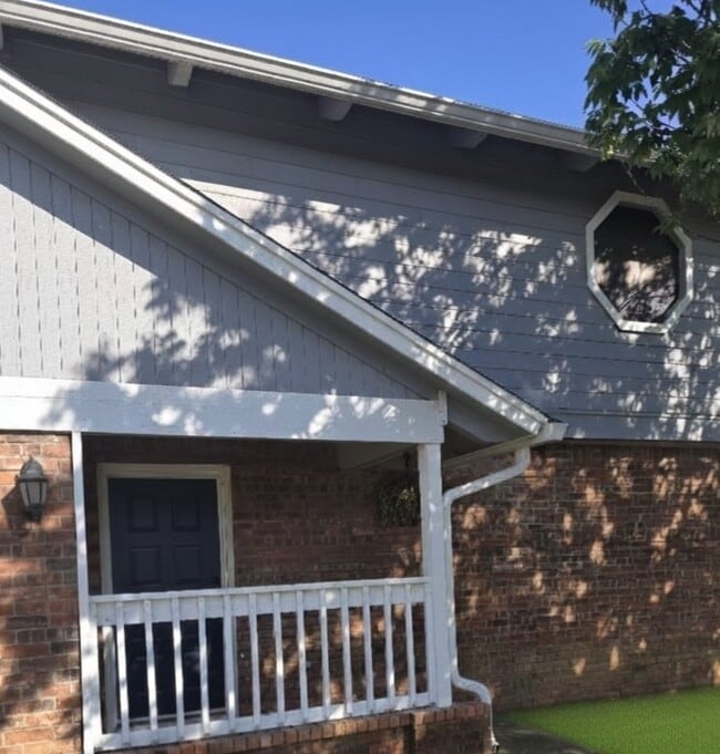 Building Photo - 10 Hilltop Dr Unit 19D