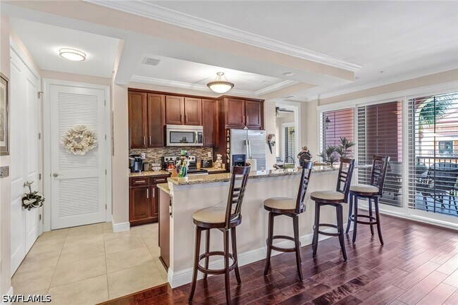 Building Photo - 23161 Fashion Dr Unit 7109