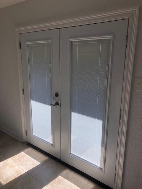 Puertas dobles al área del patio. - 4340 Georgia Ave Unidad D