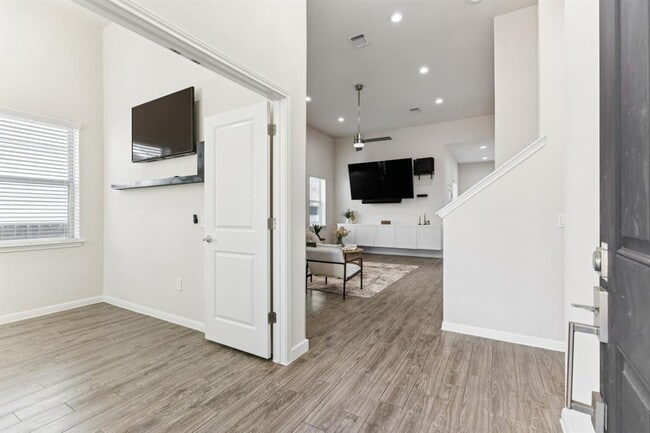 Photo - 7808 Glover Dr