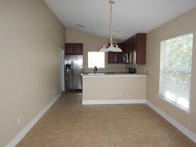 Photo - 453 W Desoto St