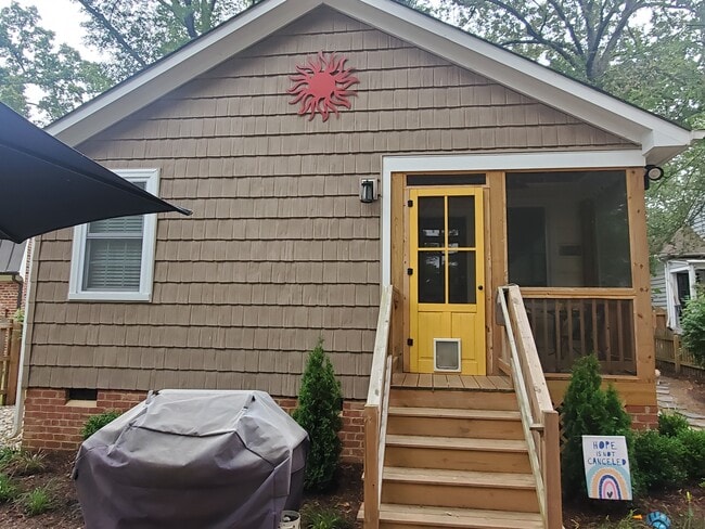 Rear entry to unit - 1018 W 45th St Unit #2