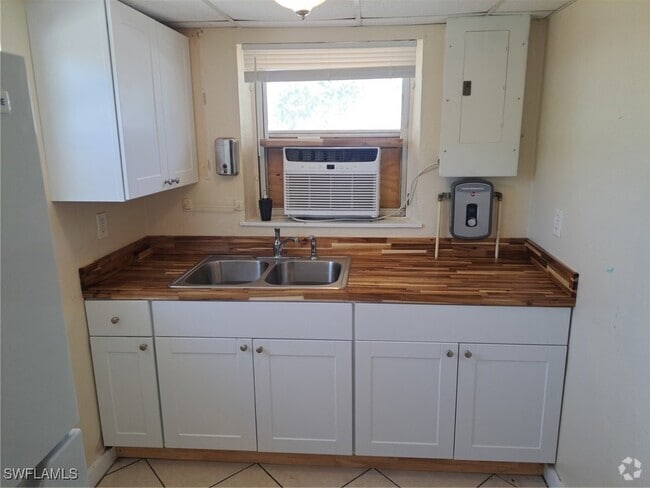 Building Photo - 27558 Oregon St Rental