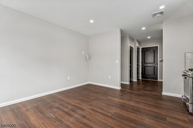 Photo - 268 Morris Ave Unidad A