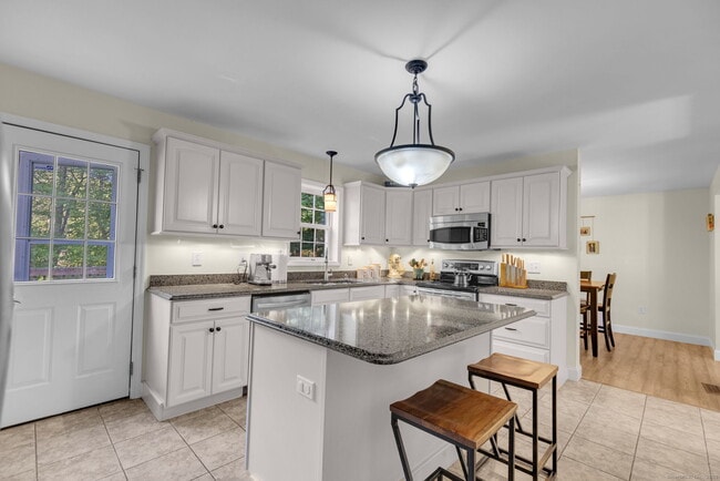 Photo - 943 Mt Vernon Rd