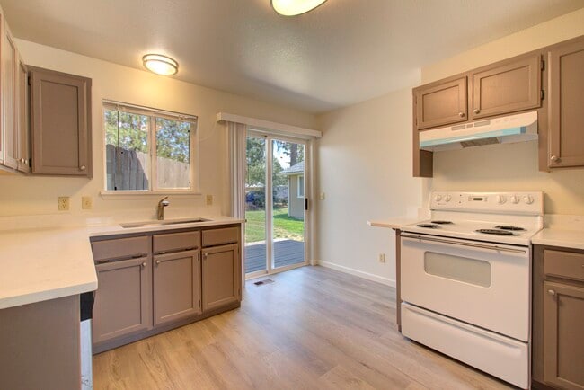 Photo - 202 W 19th Ave