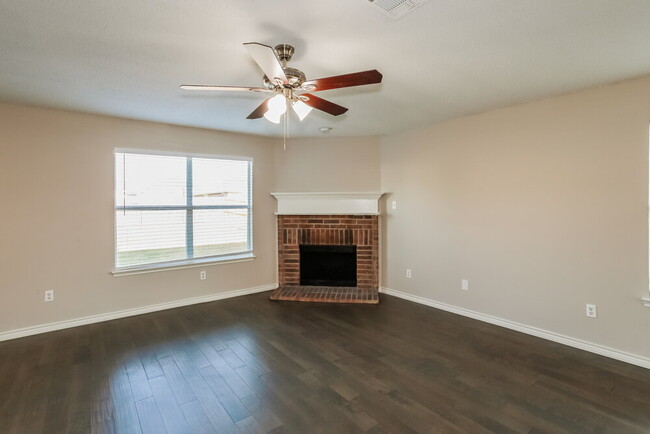 Photo - 307 Saddlebrook Dr
